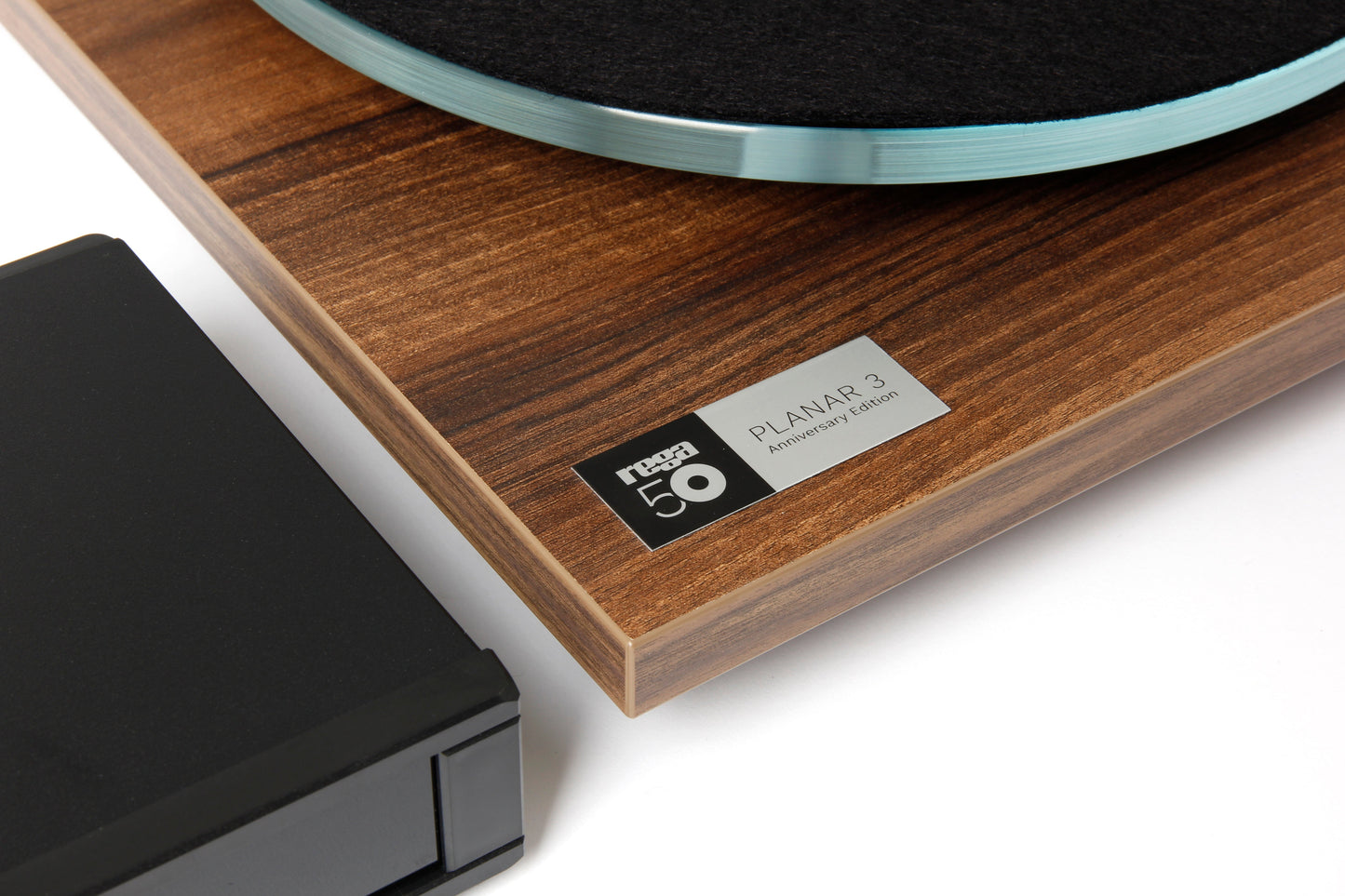 Image of the limited edition Planar 3 50th anniversary turntable in walnut